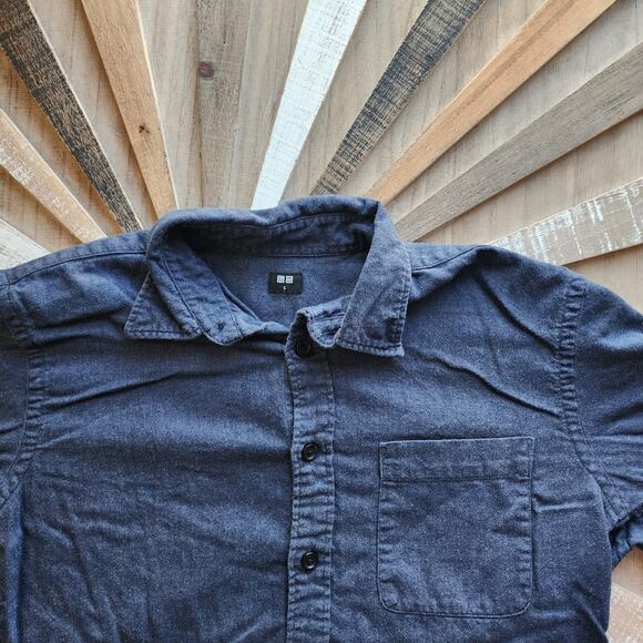 Uniqlo Men's Small Navy Blue Long Sleeve Button-Up Shirt - Sleek & Classic - Picture 1 of 8